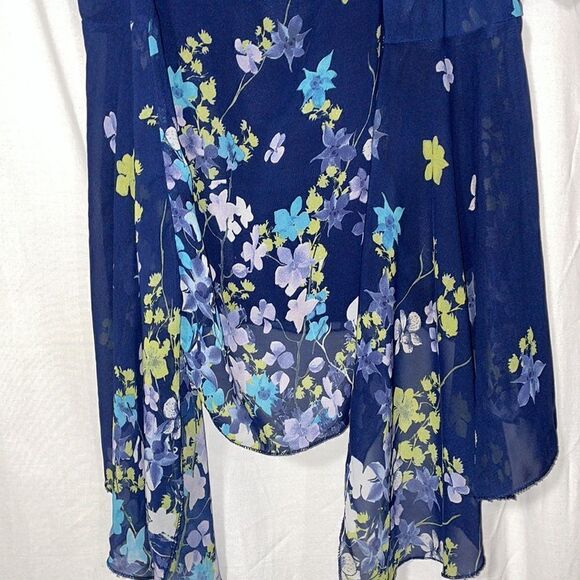 Unique spectrum floral blouse - Picture 3 of 7